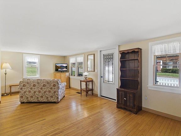 5th image of 1768 Barnumville Road