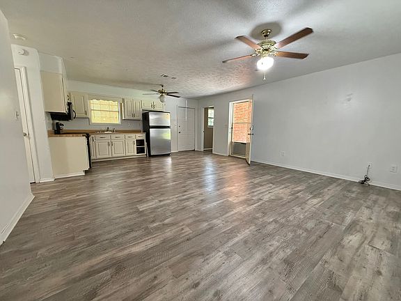 2nd image of 302 Miller Ave