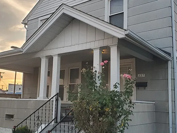 227 6th Ave SW, South Charleston, WV 25303