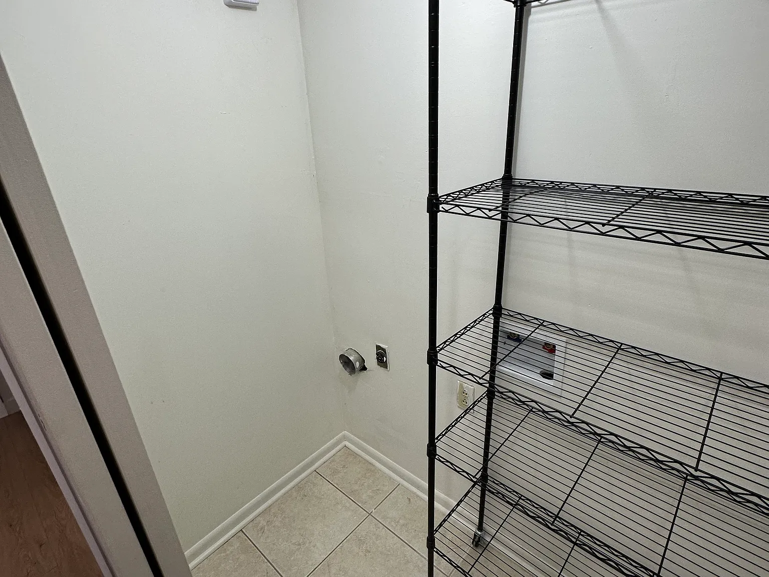 3 bed, 1.5 bath, 1200 sqft, $1,500 — Photo 3