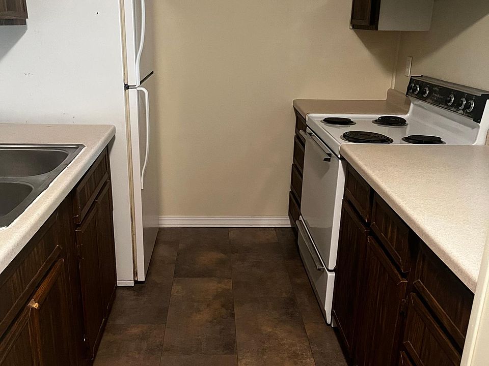 2nd image of 1903 17th St SE #107
