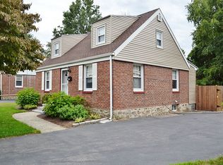 151 School St, Fairfield, CT 06824