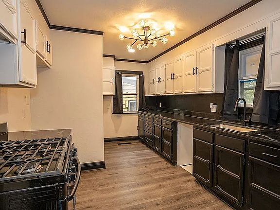 4th image of 312 W Queen St #A