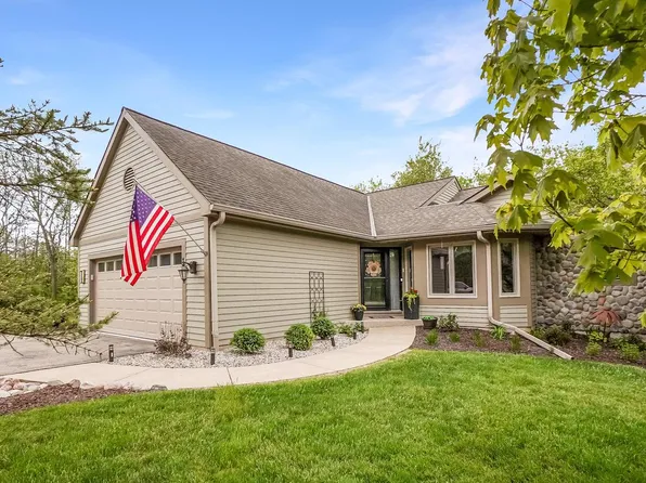 533 White Oak TRAIL, Hartland, WI 53029