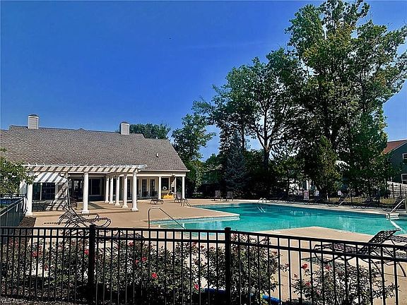 4th image of 38769 Country Club Dr