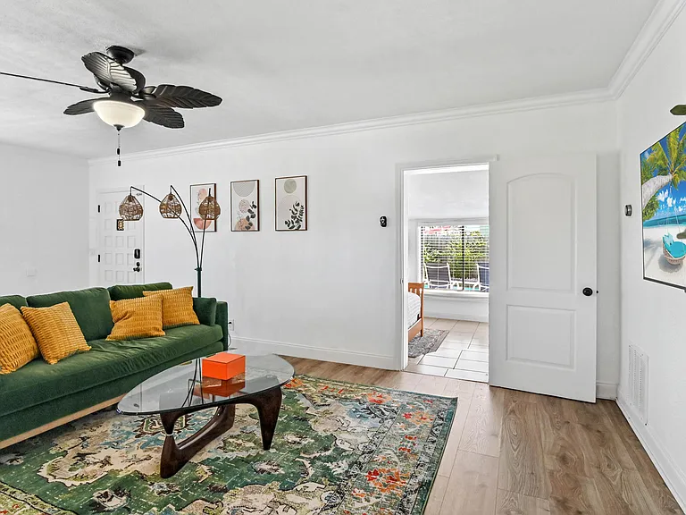 1032 W Jennings St — Photo 7