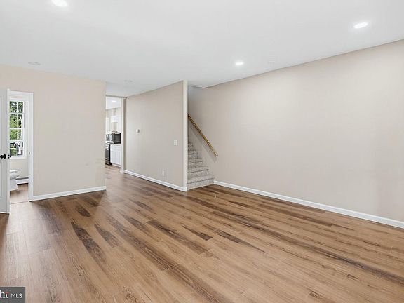 4th image of 334 Railroad Ave