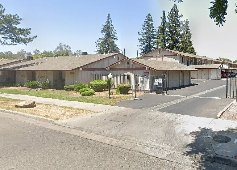 1001 Loughborough Dr — Photo 3