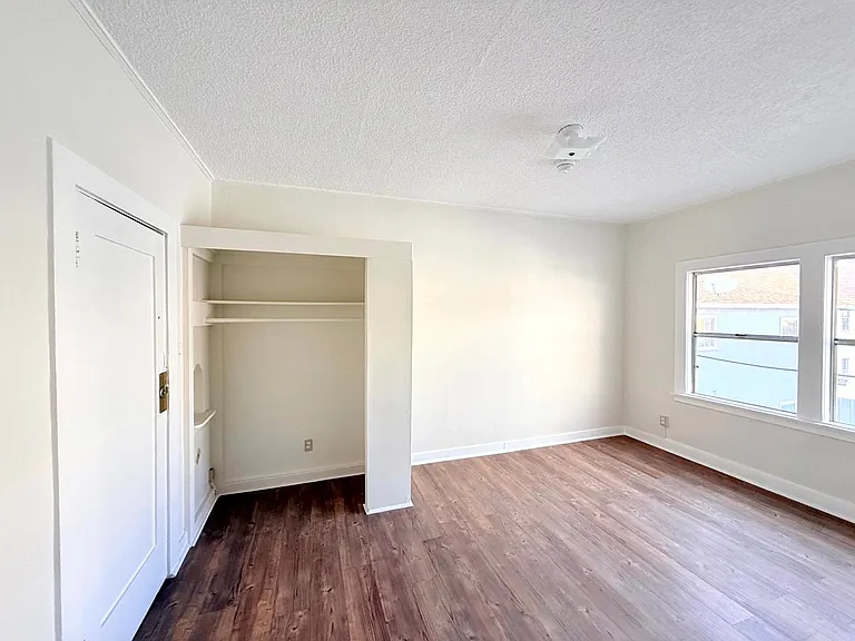 1614 N. Kenmore Avenue — Photo 12