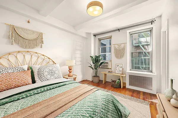 Rented by Coldwell Banker Warburg | media 11