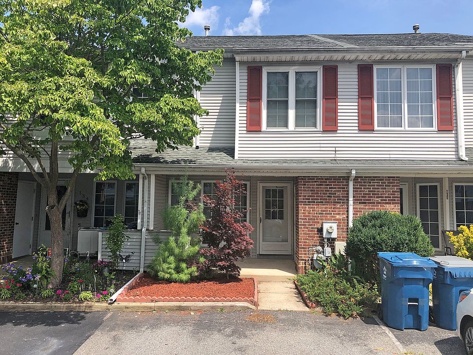 1st image of 132 Lake Arrowhead Cir