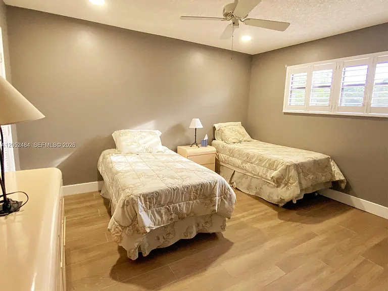 437 Prestwick Ln — Photo 14