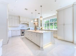 18 Amherst Rd, Great Neck, NY 11021