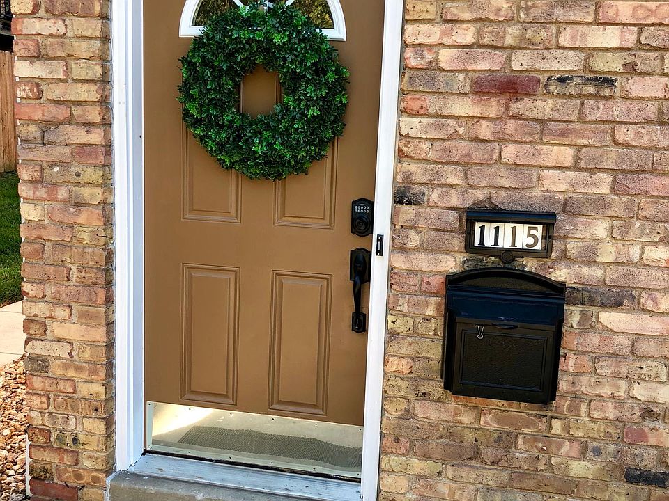 WELCOME! This townhouse has neighbors only one side, which is nice. Very quiet neighborhood - mostly young couples and singles. You'll see kids get on the bus stop at the end of the street. Owner has lived here for 4 years and loves it.