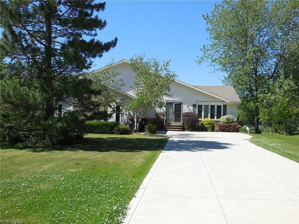 1st image of 31585 Crabtree Ln