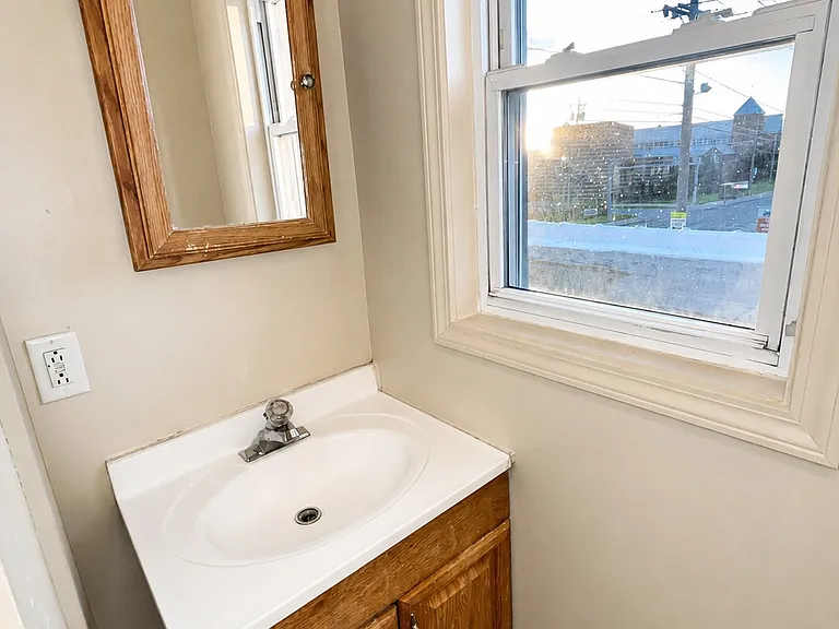 4933 Turney Rd — Photo 11