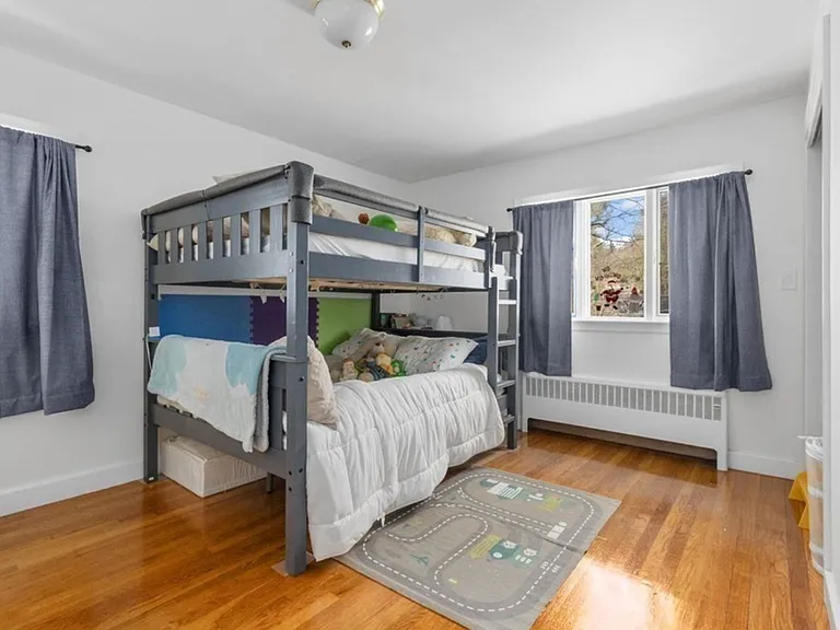 608 Beacon St — Photo 9