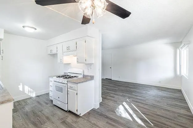 Parkwood Apartments — Photo 41