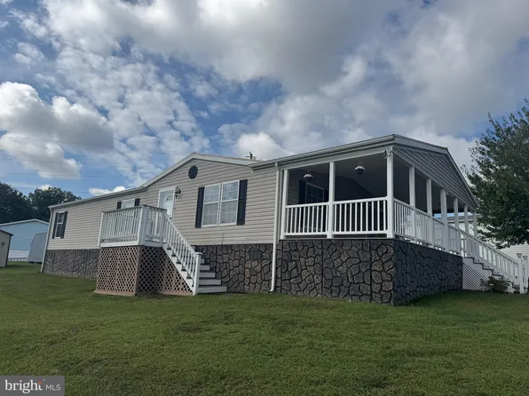 397 Imperial Way, Falling Waters, WV 25419