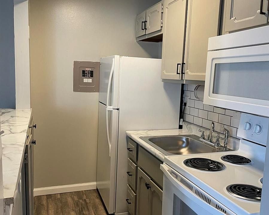 1st image of 6126 Plymouth Ave #B6