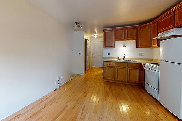 2nd image of 2030 N Oakland Ave APT 206