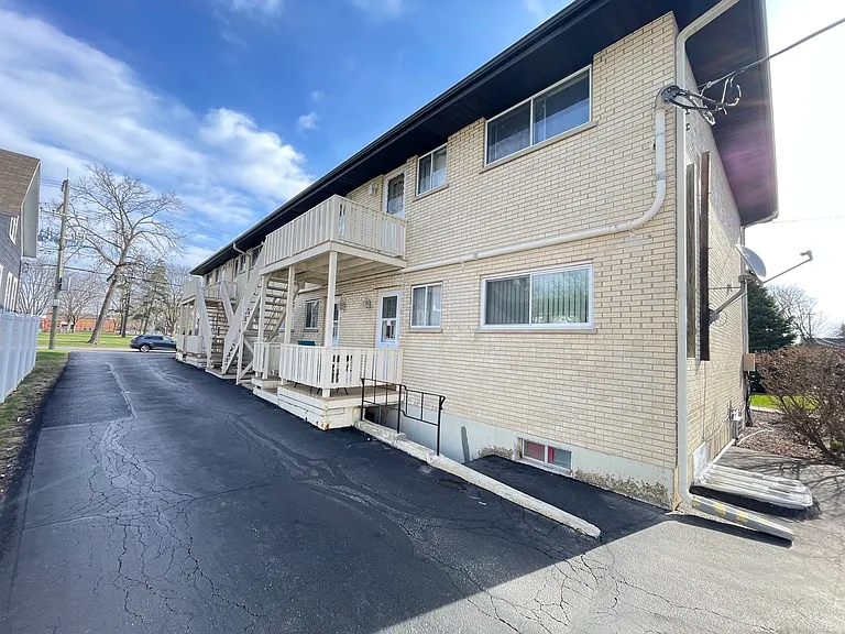 235 E Palatine Rd #2B — Photo 10