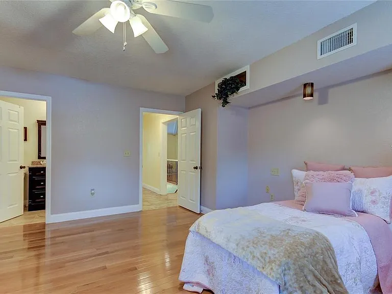 5828 Oakhurst Dr — Photo 12