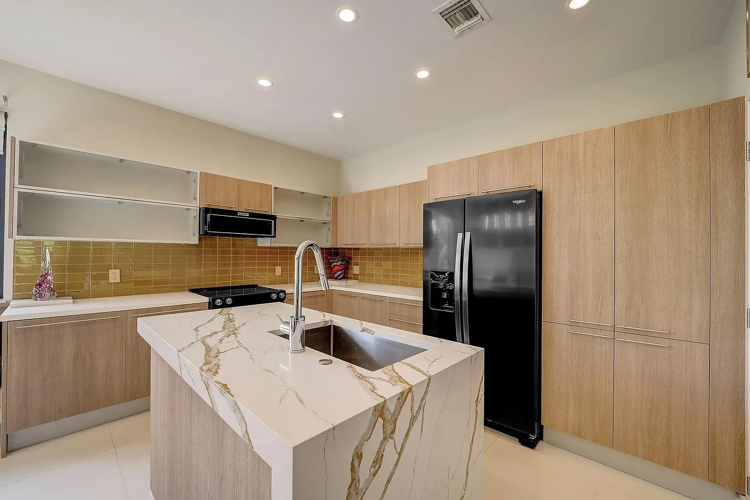 3 bed, 2606 sqft, $6,000 — Photo 2