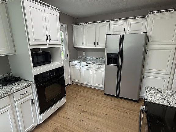 4th image of 604 Strauss St