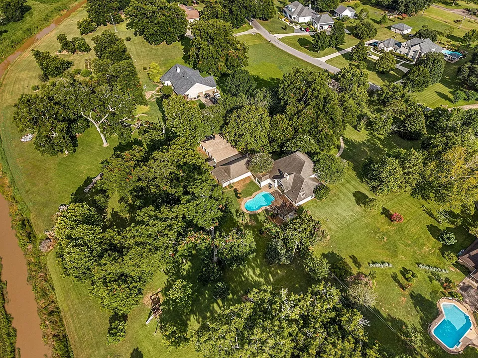 215 Caleta Cir