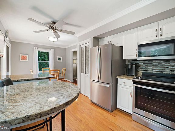 5th image of 111 Margaret Dr