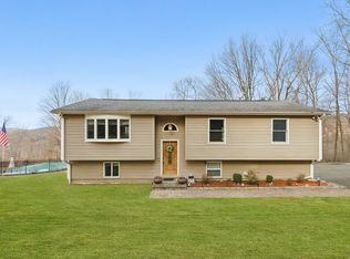 17 Sherry Ln, New Fairfield, CT 06812