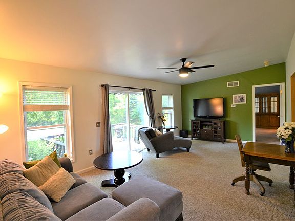 5th image of 400 Lindenwood Dr