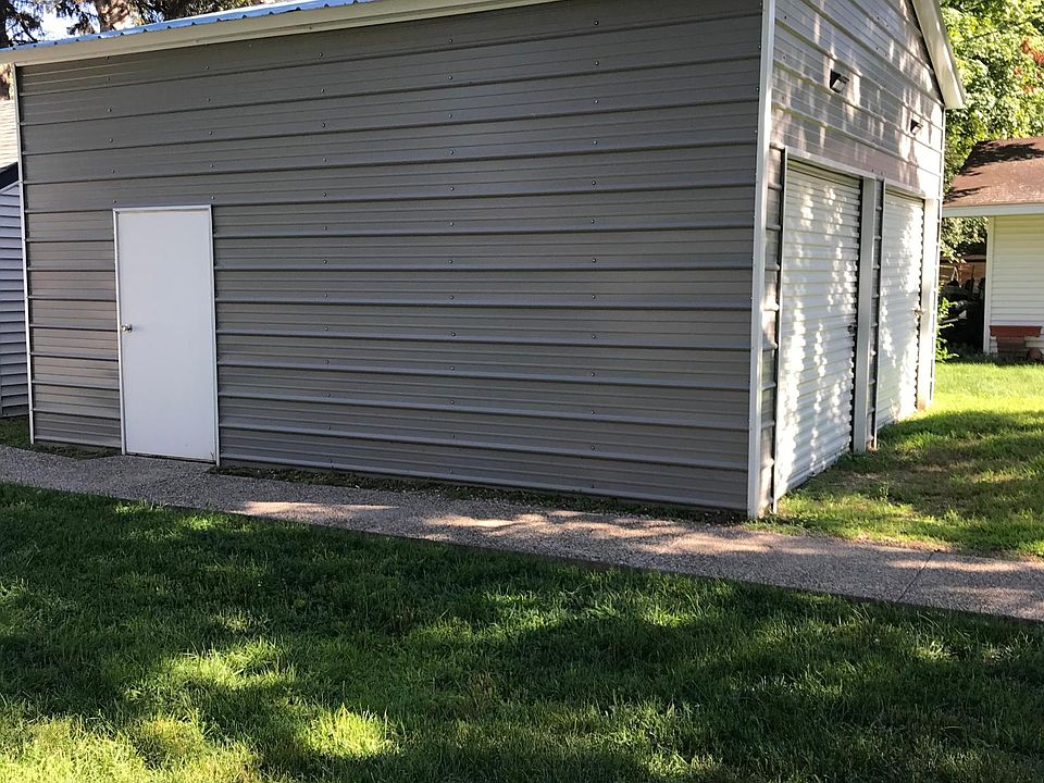 2nd image of 217 11th Ave N