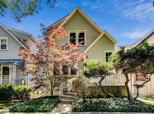 3813 W Eddy St, Chicago, IL 60618