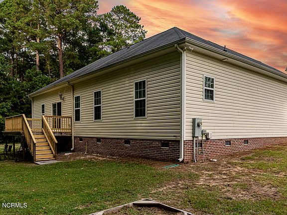 3rd image of 106 Foxwood Place