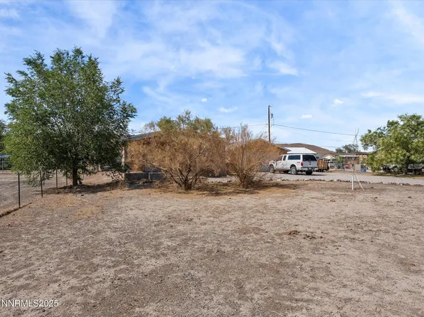 1740 Donner Trl, Silver Springs, NV 89429
