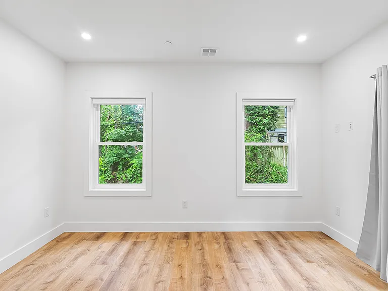 442 W Queen Ln #2 — Photo 10