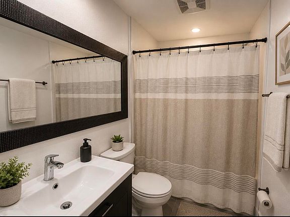 4th image of 3000 Riomar Street #210
