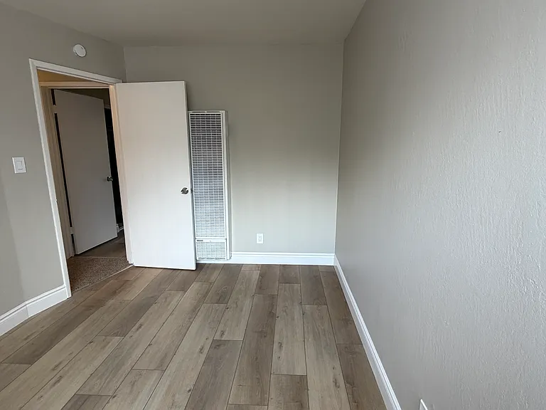 2124 90th Ave #5 — Photo 19