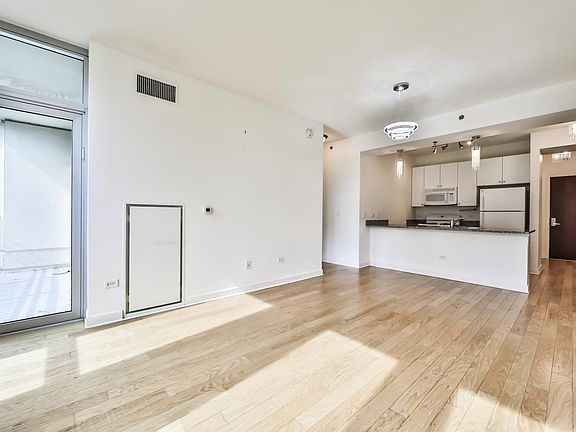 2nd image of 1401 S Michigan Ave #1311