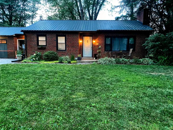 8 Della Rd #1, Lancaster, PA 17602