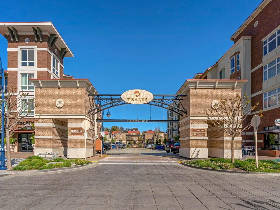 6673 Tralee Village Dr