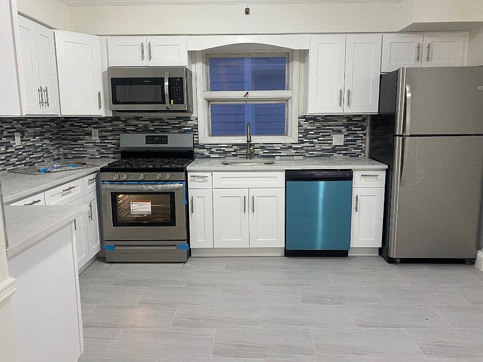 1st image of 525 E Beech St APT 2