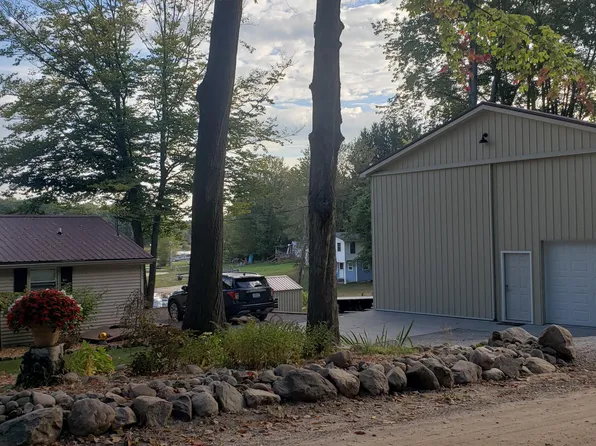 302 & 304 Eastland Dr, Leroy, MI 49655