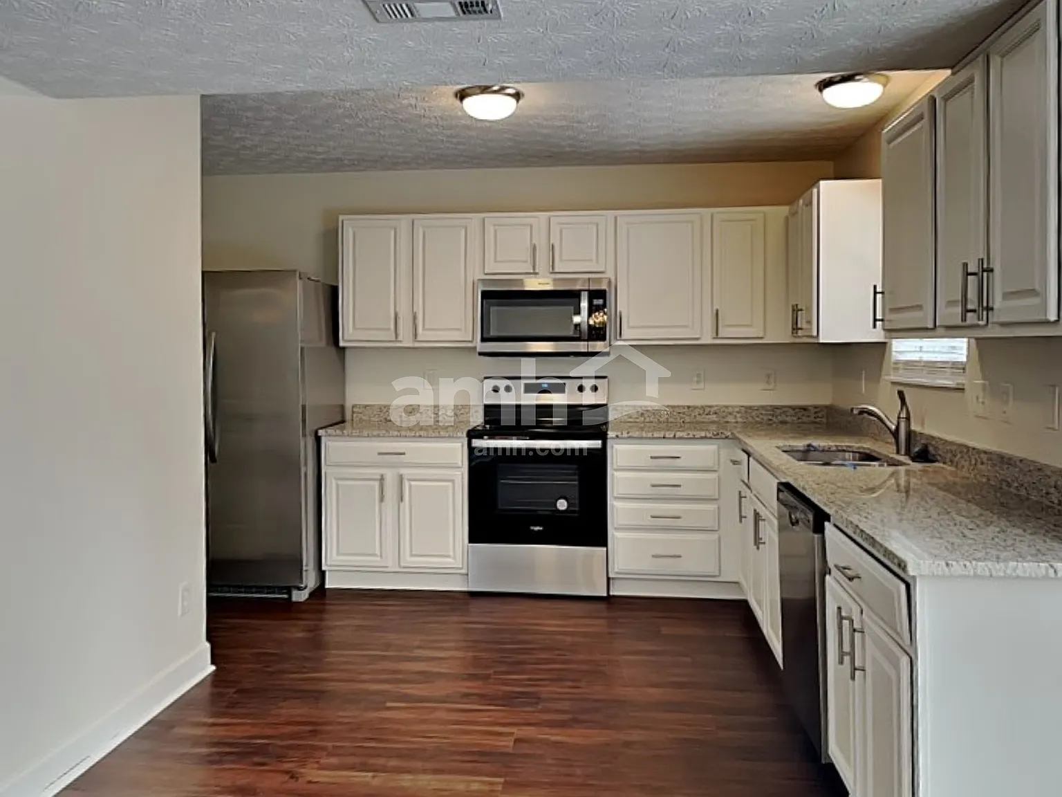 3 bed, 2.5 bath, 1704 sqft, $2,310 — Photo 3