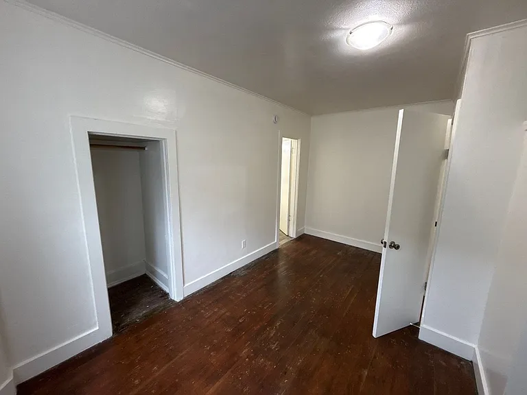 633 Thompson Ave NE — Photo 11