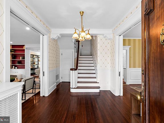 4th image of 10 Midvale Rd