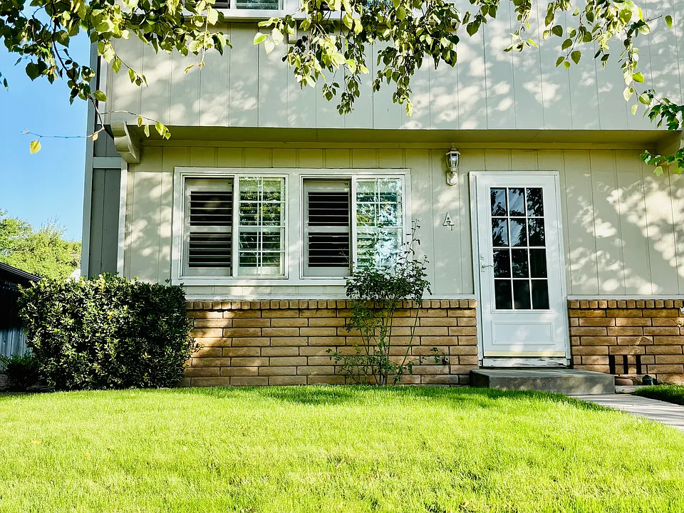 1367 Waterloo Ln