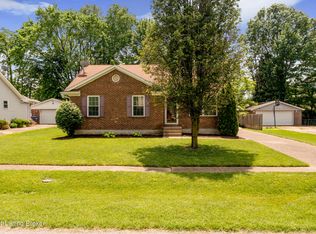 8318 Silver Fox Rd, Louisville, KY 40291